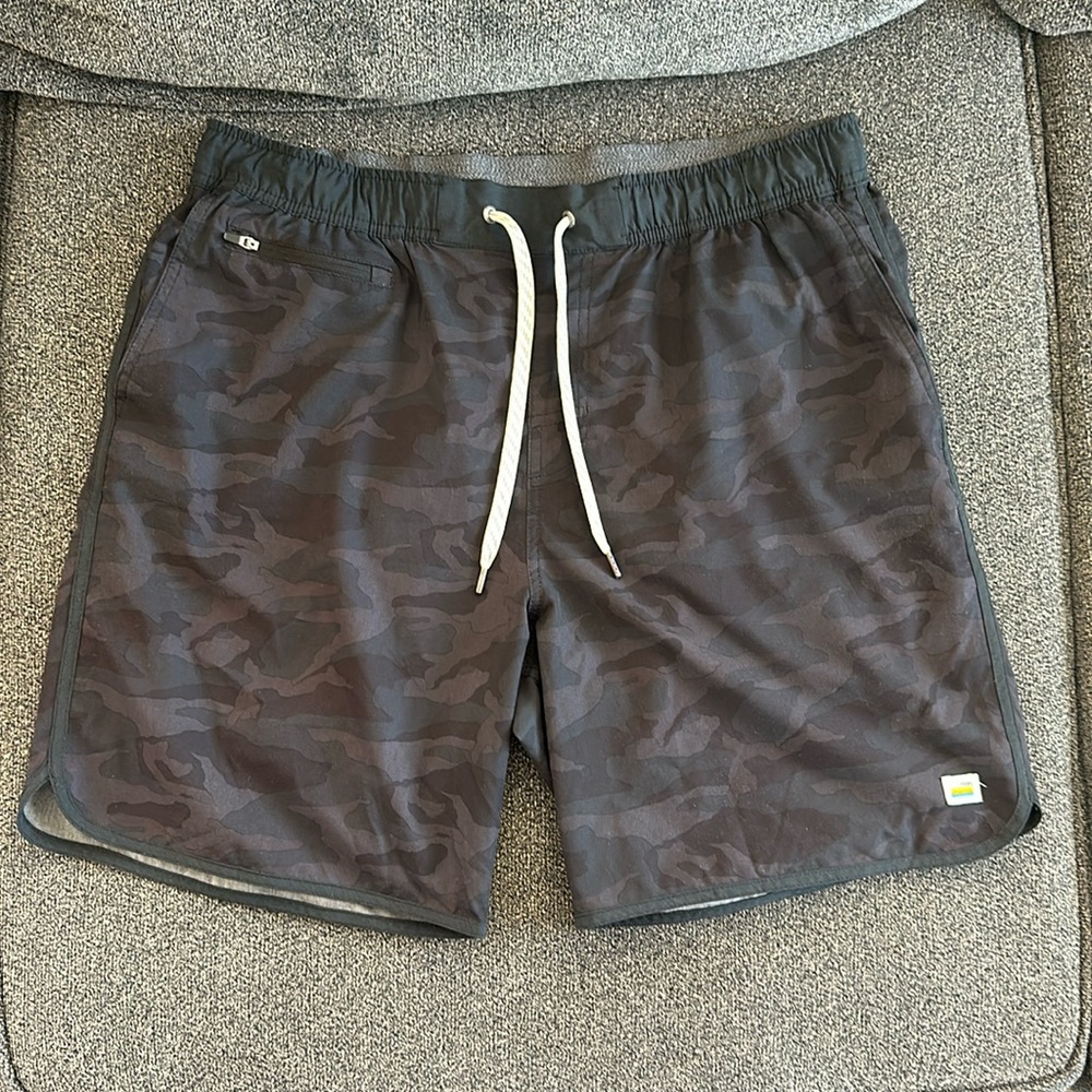 Vuori XL Black Camo 9” Core Short (Linerless)